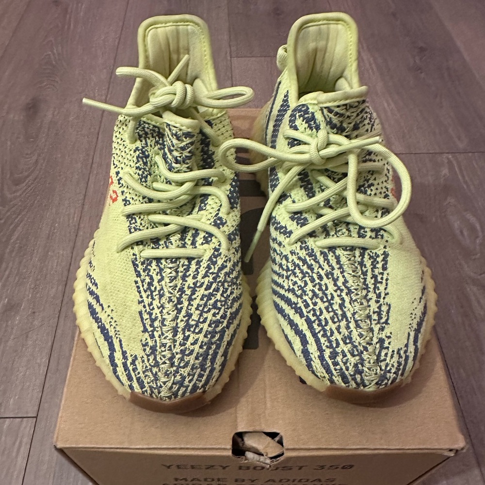 Adidas Yeezy 350 v2 lightly worn Brand new condition